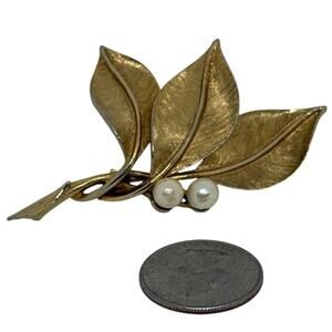 Signed CAPRI Gold Tone 3-Leaf Faux Pearl Brooch Pin 3" Vintage